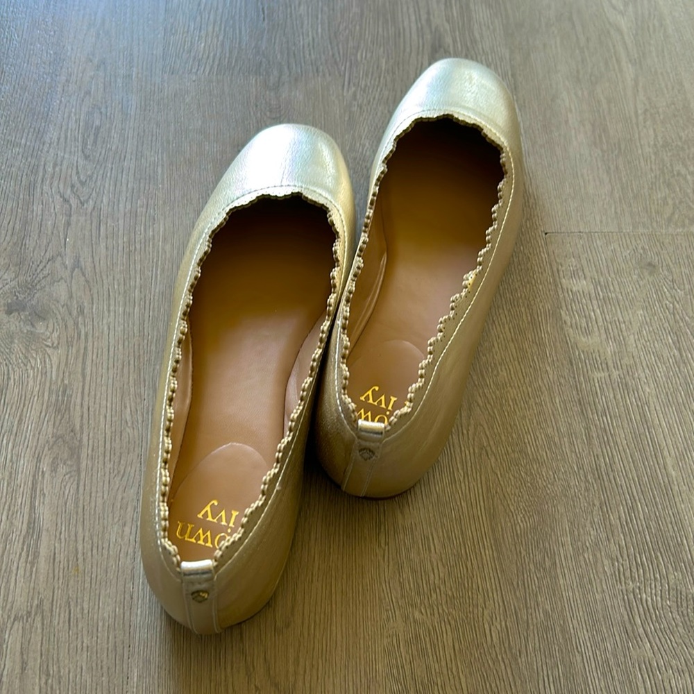Crown & ivy women’s gold slip on show